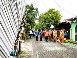 Puting Beliung Terjang Sedati, Bupati Subandi Turun Tangan Bantu Warga Terdampak