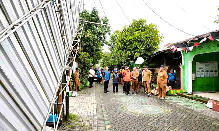 Rumah Rusak Diterjang Puting Beliung