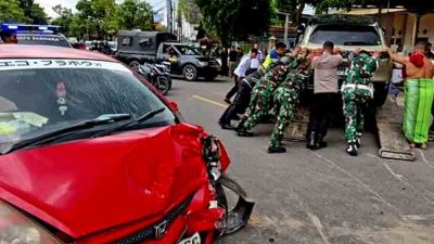 Tabrakan Dua Mobil di Jalur Nasional Bojonegoro, Lalu Lintas Sempat Lumpuh