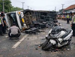 Truk Sound System Terguling di Lamongan, Motor Remuk Dihantam di Jalur Padat