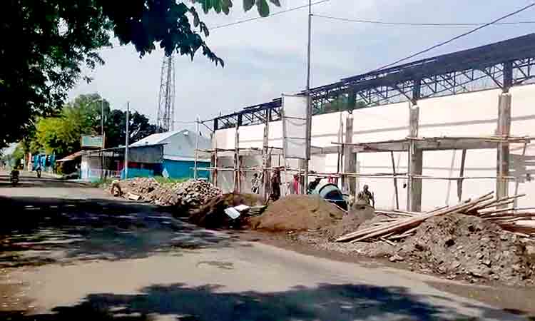 Babinsa Kelurahan Widuri Terus Kawal Pembangunan Koperasi Merah Putih