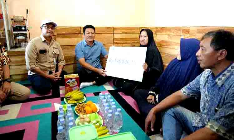 Bupati Sidoarjo Serahkan Santunan