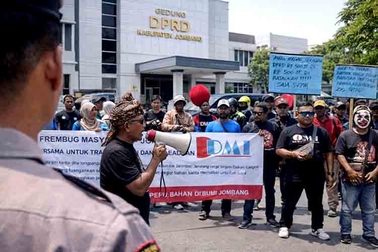 Heboh di Jombang! Warga Geruduk DPRD