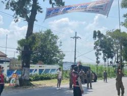 Polisi dan Satpol PP Tertibkan Reklame, Jaga Keselamatan Pengguna Jalan di Kediri