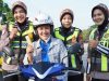 Hari Kartini, Srikandi Lantas Kediri Edukasi Safety Riding dan Bagikan Helm untuk Ojol Wanita
