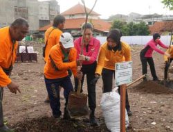 Bhayangkari Polrestabes Surabaya Hijaukan Lingkungan Asrama Polisi Koblen