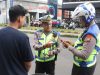 Optimalisasi Gakkum Presisi : Ditlantas Polda Jatim Gelar Operasi Dakgar Berbasis Handheld