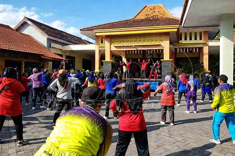 Pemdes Grogol Gelar Senam SKJ Bersama Forkopimka