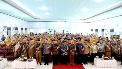 Pemerintah Pusat Revitalisasi 45 Sekolah dan 1.577 Smartboard di Sidoarjo