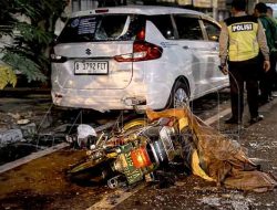 Pemotor Tuban Hantam Mobil Tamu Muscab PKB, Kaca Pecah, Korban Dilarikan ke RS