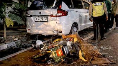 Pemotor Tuban Hantam Mobil Tamu Muscab PKB, Kaca Pecah, Korban Dilarikan ke RS