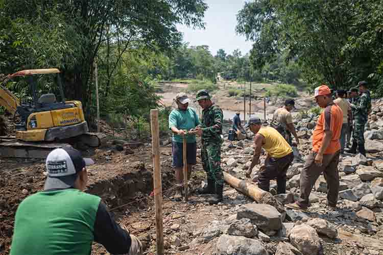 Sinergi TNI dan Warga Wujudkan Jembatan Gantung Garuda MDN