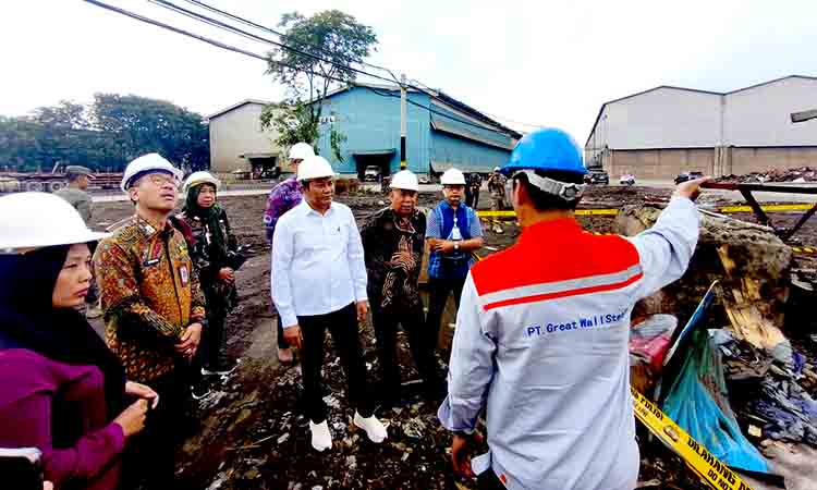 Tinjau Lokasi Ledakan di Waru