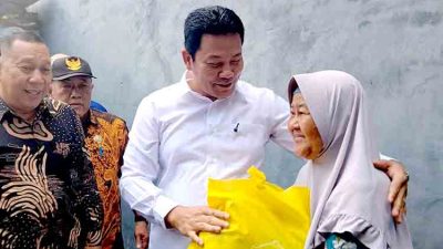 Bupati Subandi Tinjau RTLH di Kureksari, Pastikan Renovasi dan Serahkan Bantuan Kursi Roda