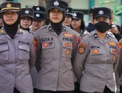 Polwan Polres Kediri Kota Tampil Humanis dalam Pengamanan Laga Persik Kediri vs Persija Jakarta
