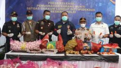Bareskrim Polri Musnahkan Ribuan Kilogram Bawang Impor Ilegal dari Jalur Tikus Perbatasan Malaysia