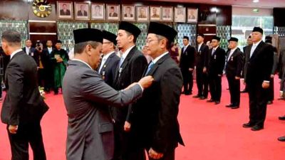 Momen Hari Buruh, 8 Insan PLN Terima Tanda Kehormatan dari Presiden RI