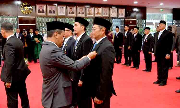 Momen Hari Buruh, 8 Insan PLN Terima Tanda Kehormatan dari Presiden RI