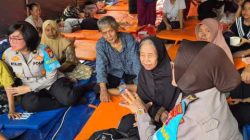 Polwan Jaga Jakarta Salurkan Bantuan dan Trauma Healing untuk Korban Kebakaran Pasar Jiung