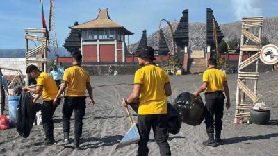 Polres Probolinggo Gelar Bakti Bersih di Gunung Bromo Usai Yadnya Kasada