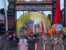 Bersama Wisatawan Mancanegara, Kapolres Kediri & Ketua DPRD Kab. Kediri hadiri Tradisi 1 Suro di Petilasan Sri Aji Joyoboyo