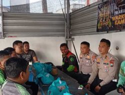 Sambut Hari Bhayangkara ke – 80, Polres Jember Berbagi Paket Sembako untuk Ojol