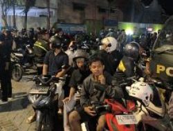 Kawal Hingga Fajar, Kabag Ops Polres Kediri Kota Pastikan Rombongan PSHT Melintas Kediri Kota Aman
