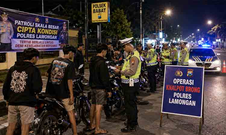 Operasi knalpot brong di malam hari