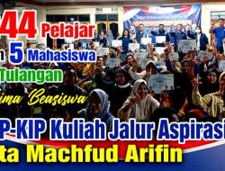 244 Pelajar dan 5 Mahasiswa Tulangan Terima Beasiswa PIP-KIP Kuliah Jalur Aspirasi Lita Machfud Arifin