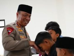 Revitalisasi Masjid Panggilan Sujud, Wakapolri Berbagi Kebahagiaan Bersama Anak-Anak Yatim