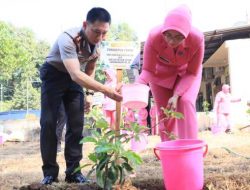 Dukung Program ASRI Presiden RI, Kapolres Kediri Kota Pimpin Penanaman Pohon Peringati Hari Bhayangkara ke-80 dan HKG Bhayangkari ke-74