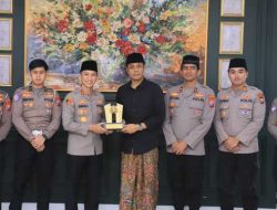 Kapolres Kediri Kota Silaturahmi ke Ponpes Al Falah Ploso, Perkuat Sinergi dengan Ulama Jelang Tugas Baru