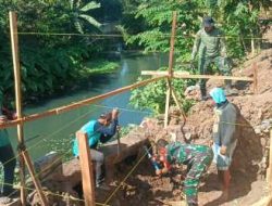Kodim 0809/Kediri Bangun Jembatan Perintis Garuda Merah Putih, Percepat Akses dan Gerakkan Ekonomi Warga Kaliboto