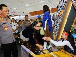 Kapolri Bersama Ketua Umum Bhayangkari Tinjau Bazar Kreasi Bhayangkari Nusantara 2026