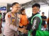 Bangun Sinergi, Kapolres Gresik Gelar Dialog Interaktif dan Bagi Bansos ke Driver Ojol