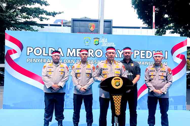 Polda Metro Jaya Kirim 12 Truk Bantuan Kemanusiaan untuk Masyarakat Terdampak Gempa NTT
