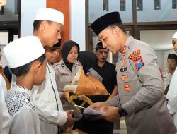 Sentuh Sisi Humanis, Polres Ngawi Peringati Maulid Nabi Lewat Doa Bersama dan Santunan Yatim