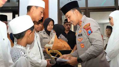Polres Ngawi Peringati Maulid Nabi, Gelar Doa Bersama dan Santuni Anak Yatim (2)