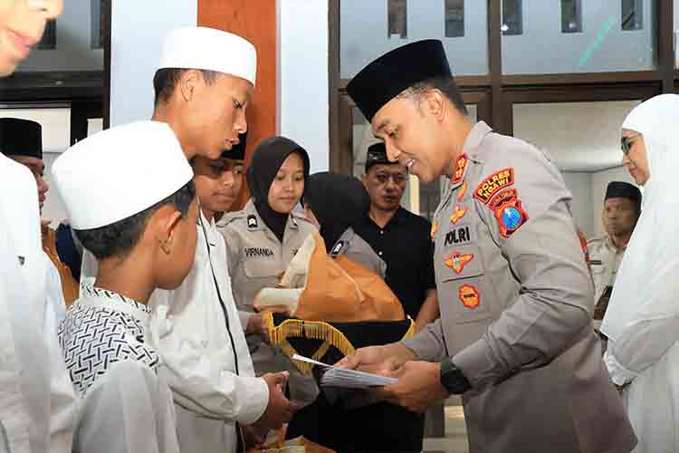Polres Ngawi Peringati Maulid Nabi, Gelar Doa Bersama dan Santuni Anak Yatim (2)
