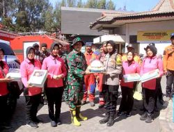 Polres Probolinggo dan Bhayangkari Salurkan Bantuan untuk Relawan Karhutla TNBTS di Bromo