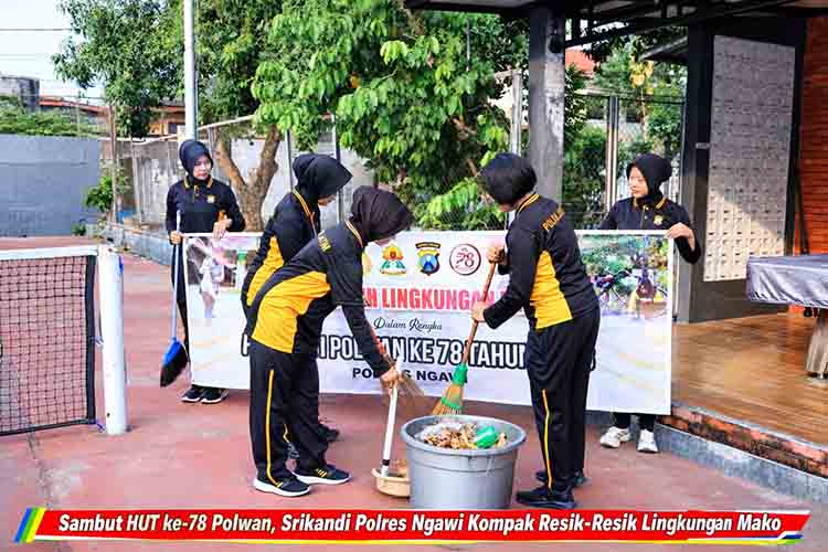 Sambut HUT ke 78 Polwan, Srikandi Polres Ngawi Kompak Resik Resik Lingkungan Mako mdn