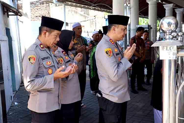 Sinergi Spiritual, Kapolres Pelabuhan Tanjung Perak Ziarah Wali di Surabaya