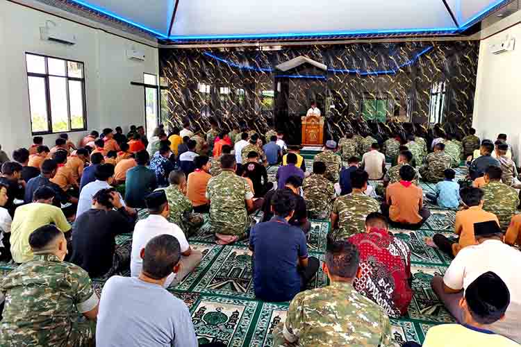 Tingkatkan Ibadah, Masjid Al Mubarok Kodim Ngawi Sholat Jum'at Perdana, Kini Tampung 300 Jamaah