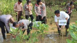 Ecology Policing : Polres Trenggalek Tanam Mangrove dan Lepas Liarkan Ratusan Tukik