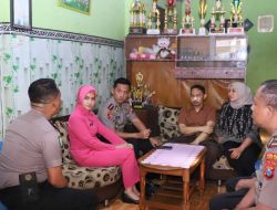 Tak Sekadar Pimpinan, Kapolres Kediri Kota Hadir Beri Semangat untuk Anggota yang Tengah Berjuang Melawan Sakit
