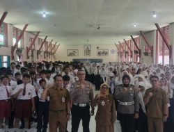 Jadi Pembina Upacara di 11 SMP, Satlantas Polres Kediri Kota Tekankan Larangan Pelajar Berkendara di Bawah Umur