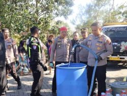 Terapkan Ecology Policing, Patroli Gentong Polres Trenggalek Kembali Salurkan Bantuan Air Bersih