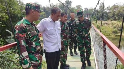 Dandim Pemalang Dampingi Katim Wasrik Itdam IV/Diponegoro Tinjau Progres Pembangunan Jembatan Gantung Perintis Garuda Sungai Comal