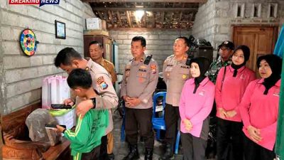 Polres Kediri Sambangi Marfel, Bocah Kelas 5 SD yang Berjuang Rawat Ibunya