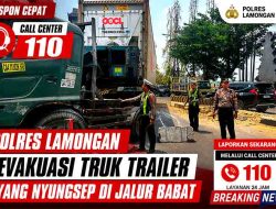 Respon Cepat Call Center 110, Polres Lamongan Evakuasi Truk Trailer yang Nyungsep di Jalur Babat